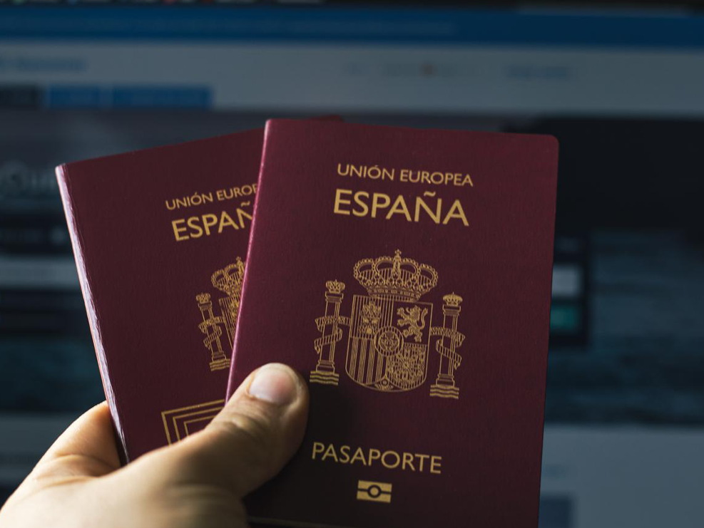 Alerta por colapso: en lo que va de 2026 se han superado las 60.000 solicitudes de nacionalidad, pero la gran mayoría sigue en el limbo administrativo.